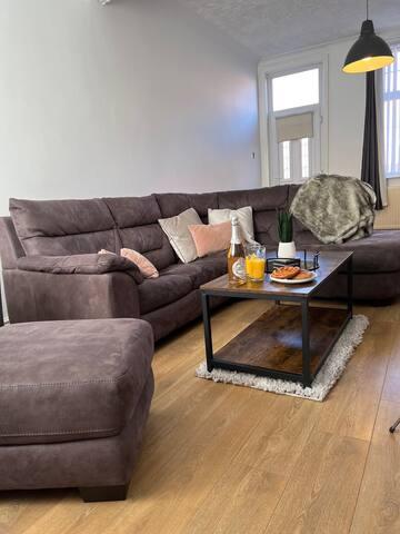 SPACIOUS 3 BED TERRACE HOUSE WITH PARKING & FREE WIFI2