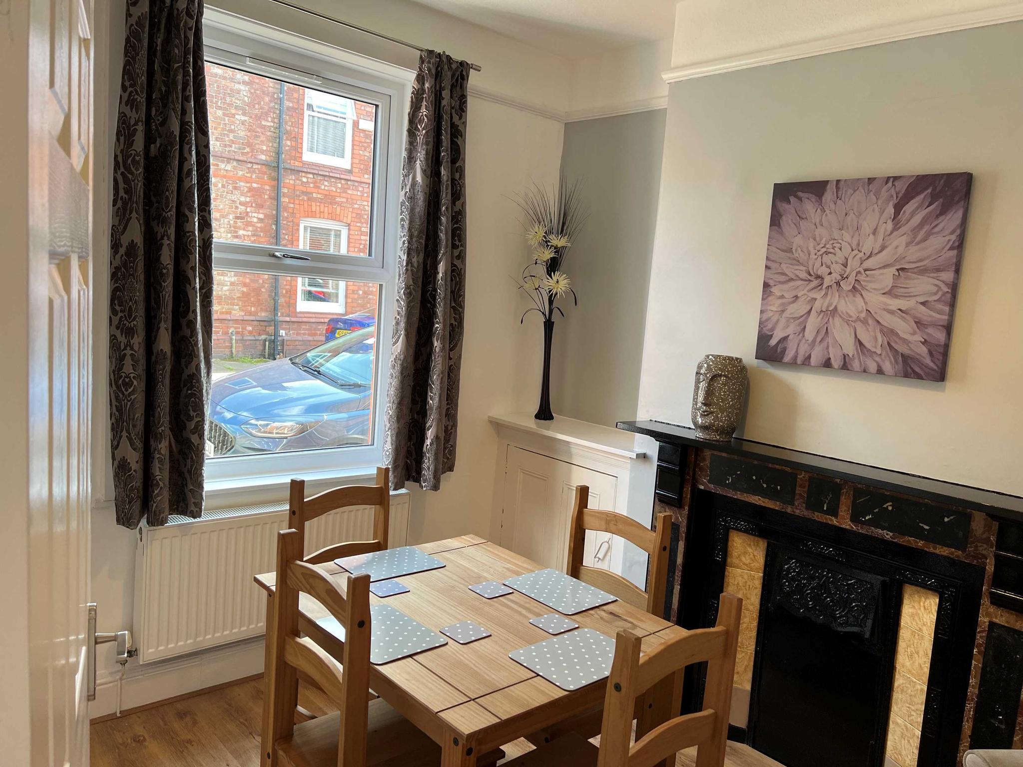 Spacious 2-Bedroom House In Stockton Heath With Free WiFi By Amazing Spaces Relocations Ltd.3